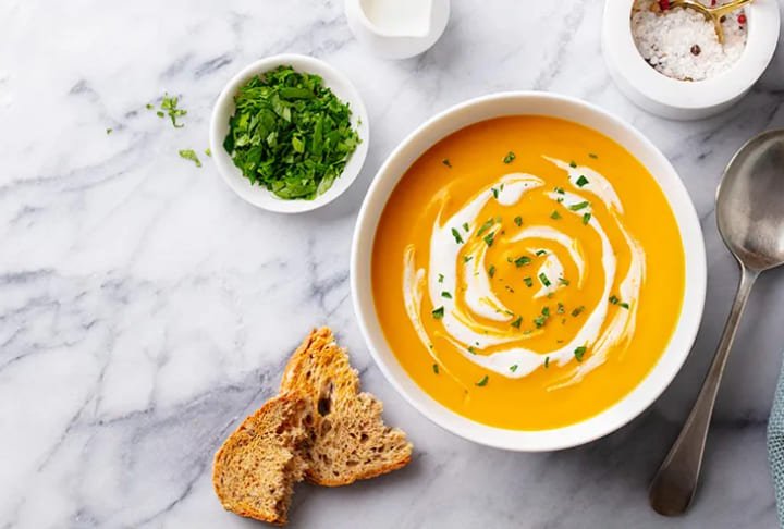 Bataattikeitto kookosmaidolla – lämmittävä ja eksoottinen