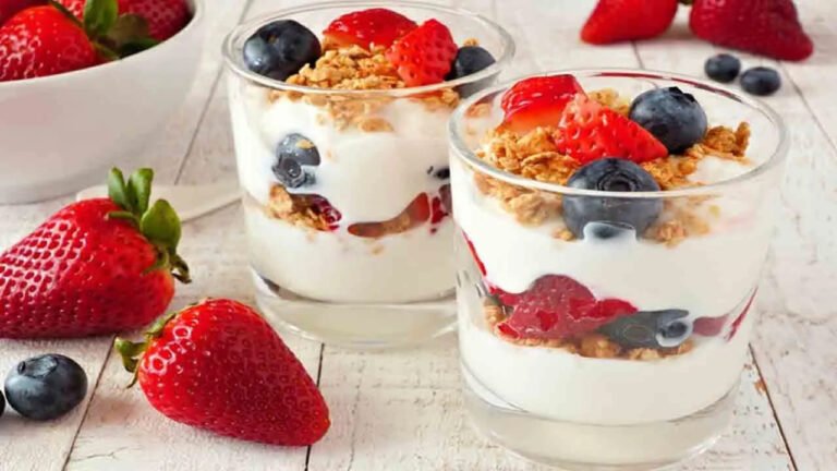 Marjainen jogurttijälkiruoka – kevyt ja raikas vaihtoehto