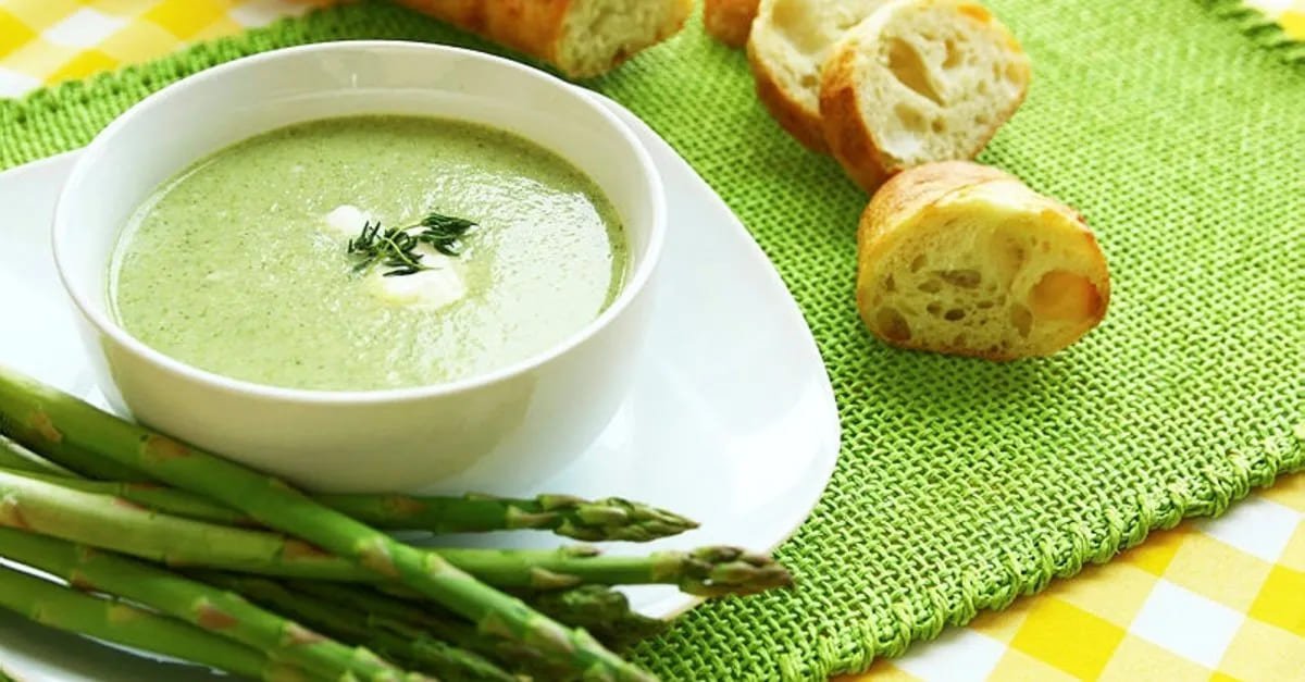 Parsakeitto – kevään raikas alkuruoka