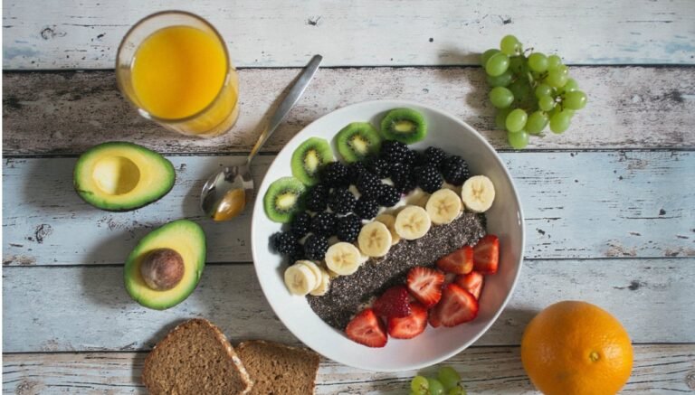 Vegaaninen aamiainen – herkullisia ideoita ilman eläintuotteita